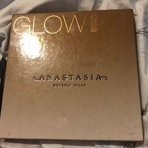 Anastasia Beverly Hills glow kit sun dipped
